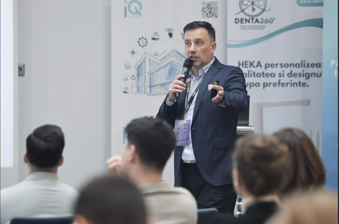 Cezar Nicu prezentand proprietarilor de clinici stomatologice